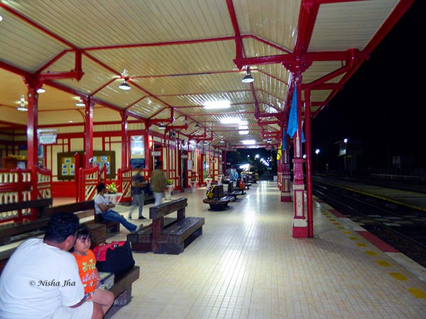 Hua Hin railway station @lemonicks.com